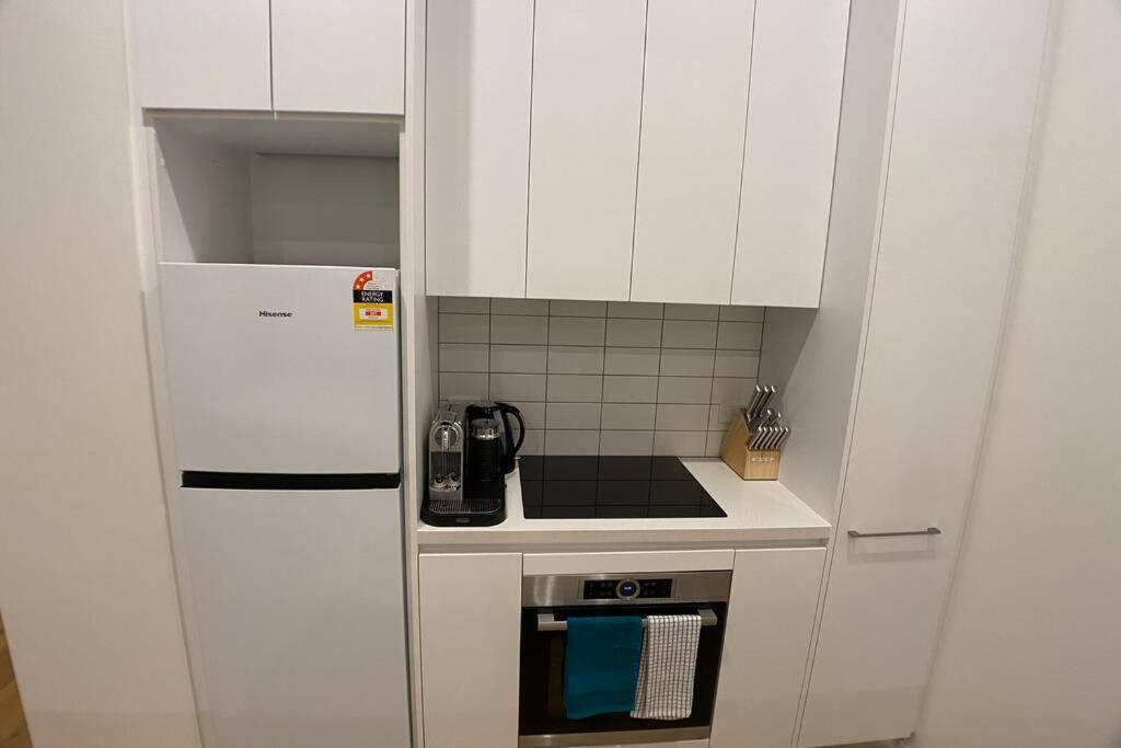 Luxe 2Br Executive Apartment Kingston Pool Parking Wifi Bbq Wine Екстериор снимка