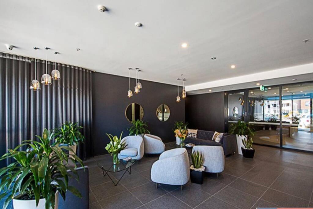 Luxe 2Br Executive Apartment Kingston Pool Parking Wifi Bbq Wine Екстериор снимка