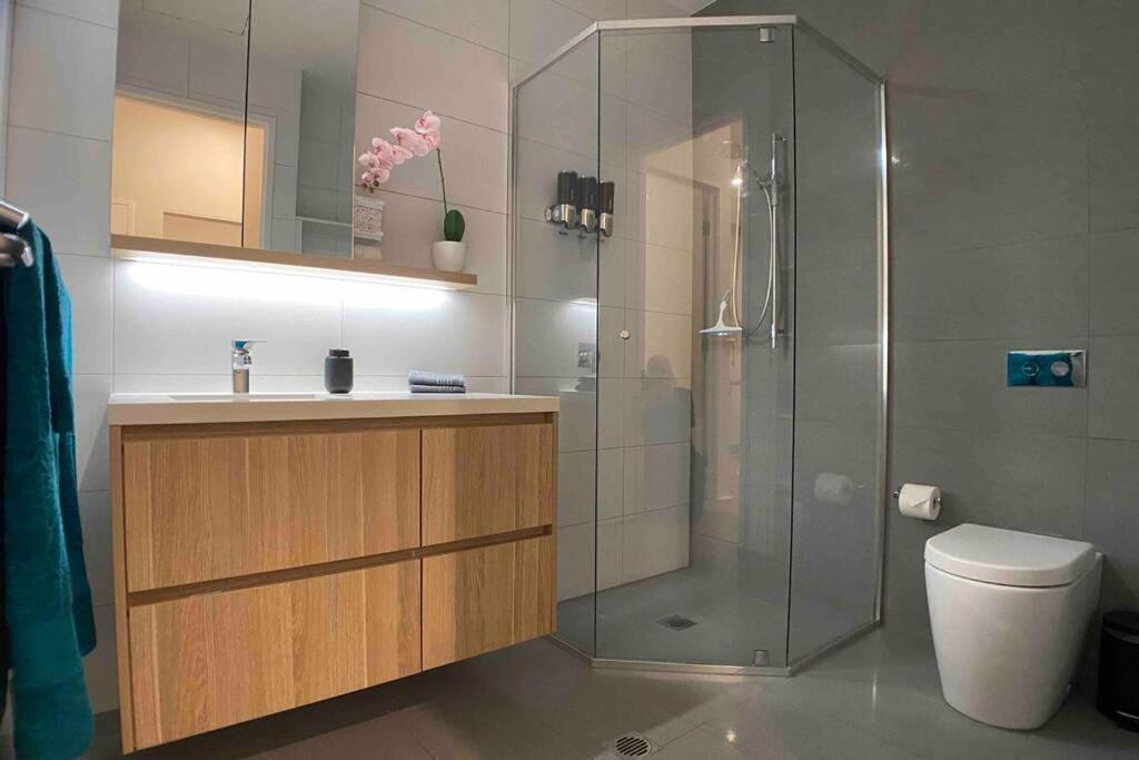 Luxe 2Br Executive Apartment Kingston Pool Parking Wifi Bbq Wine Екстериор снимка