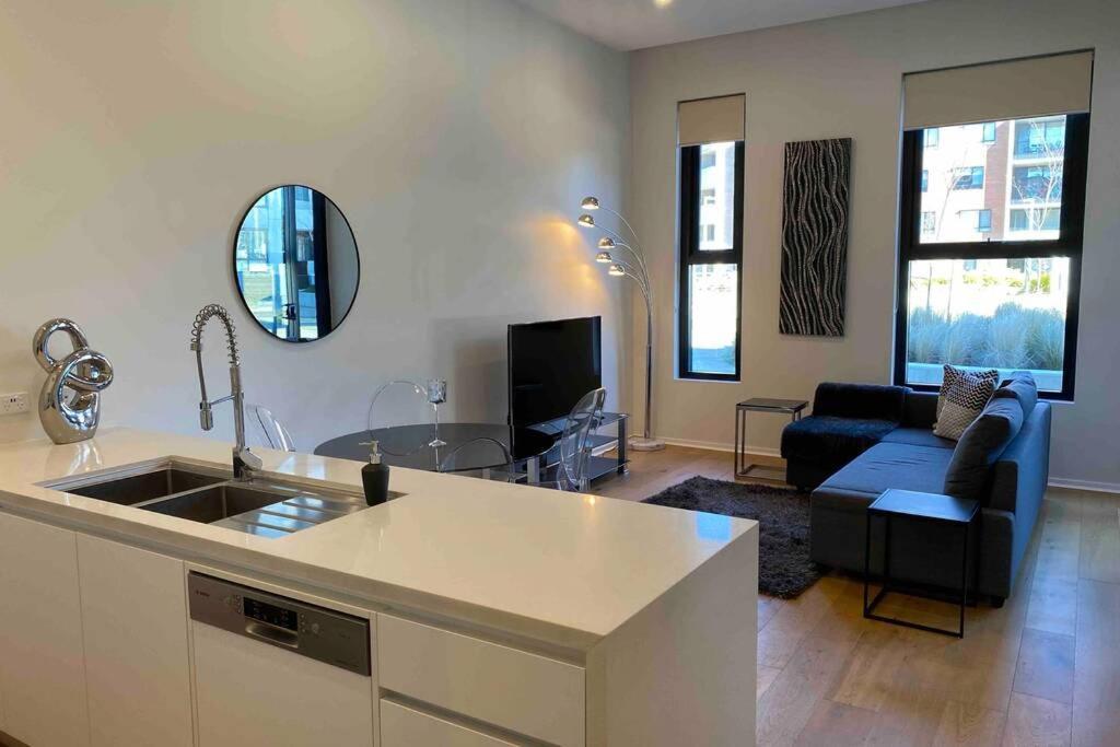Luxe 2Br Executive Apartment Kingston Pool Parking Wifi Bbq Wine Екстериор снимка