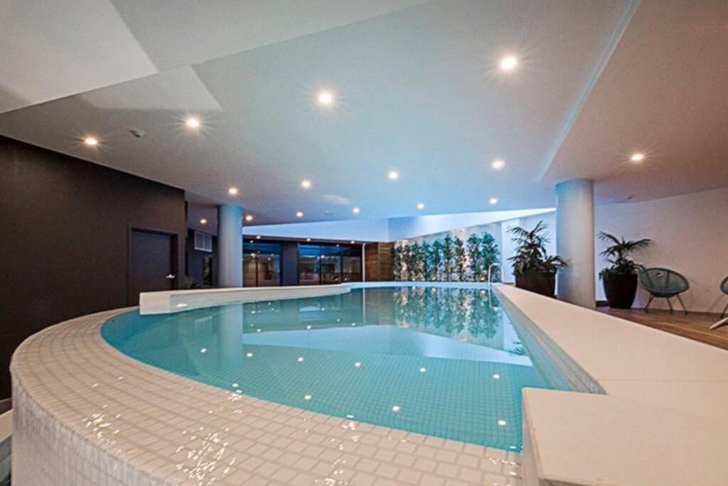 Luxe 2Br Executive Apartment Kingston Pool Parking Wifi Bbq Wine Екстериор снимка