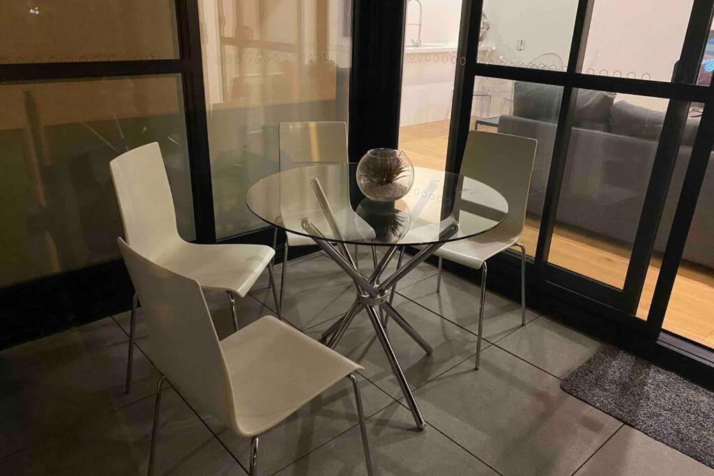 Luxe 2Br Executive Apartment Kingston Pool Parking Wifi Bbq Wine Екстериор снимка