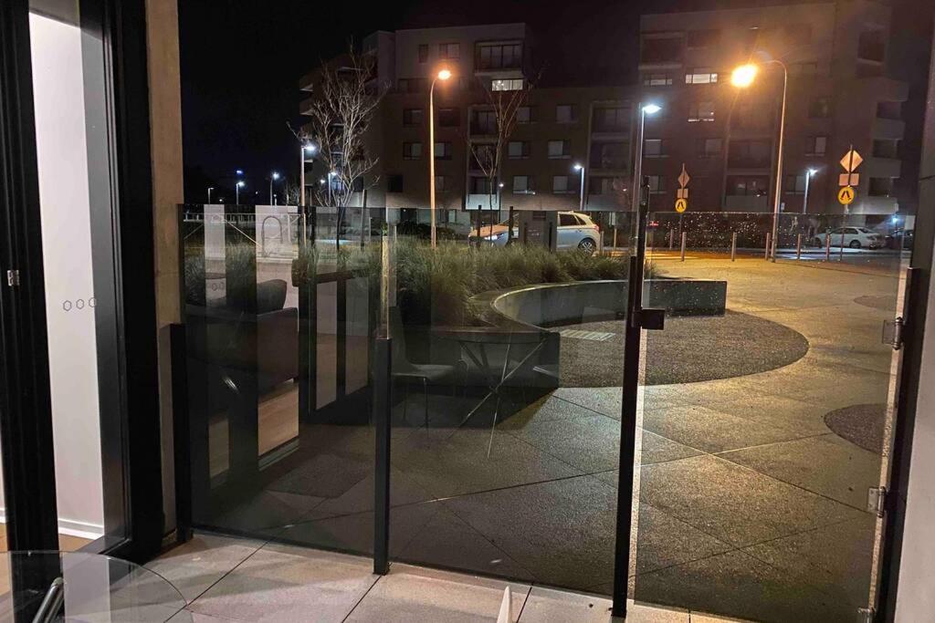 Luxe 2Br Executive Apartment Kingston Pool Parking Wifi Bbq Wine Екстериор снимка