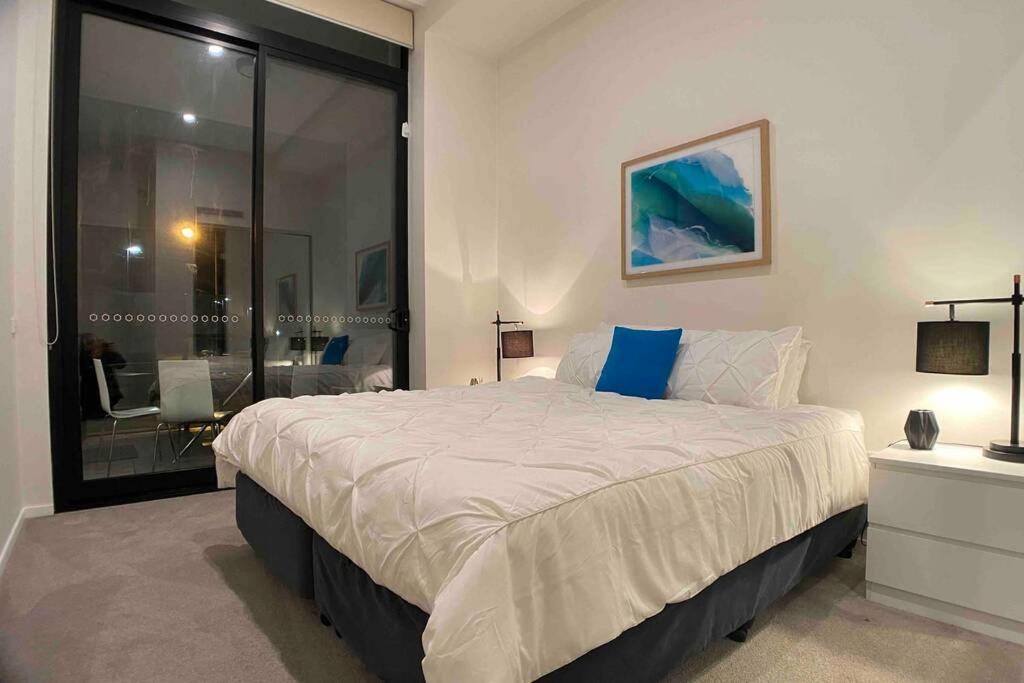 Luxe 2Br Executive Apartment Kingston Pool Parking Wifi Bbq Wine Екстериор снимка