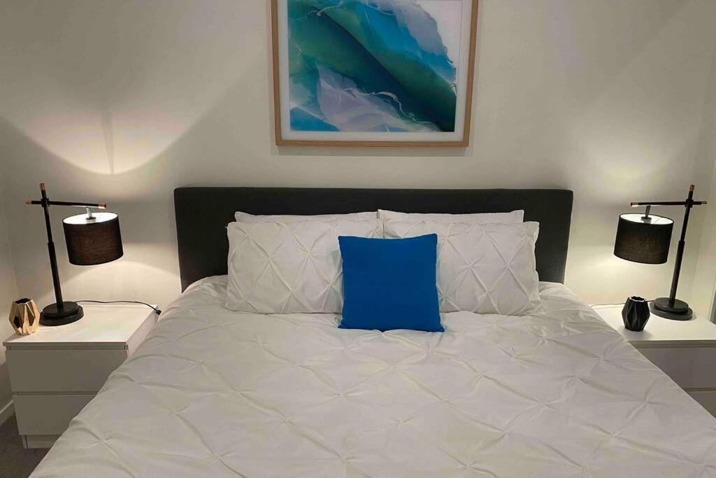 Luxe 2Br Executive Apartment Kingston Pool Parking Wifi Bbq Wine Екстериор снимка