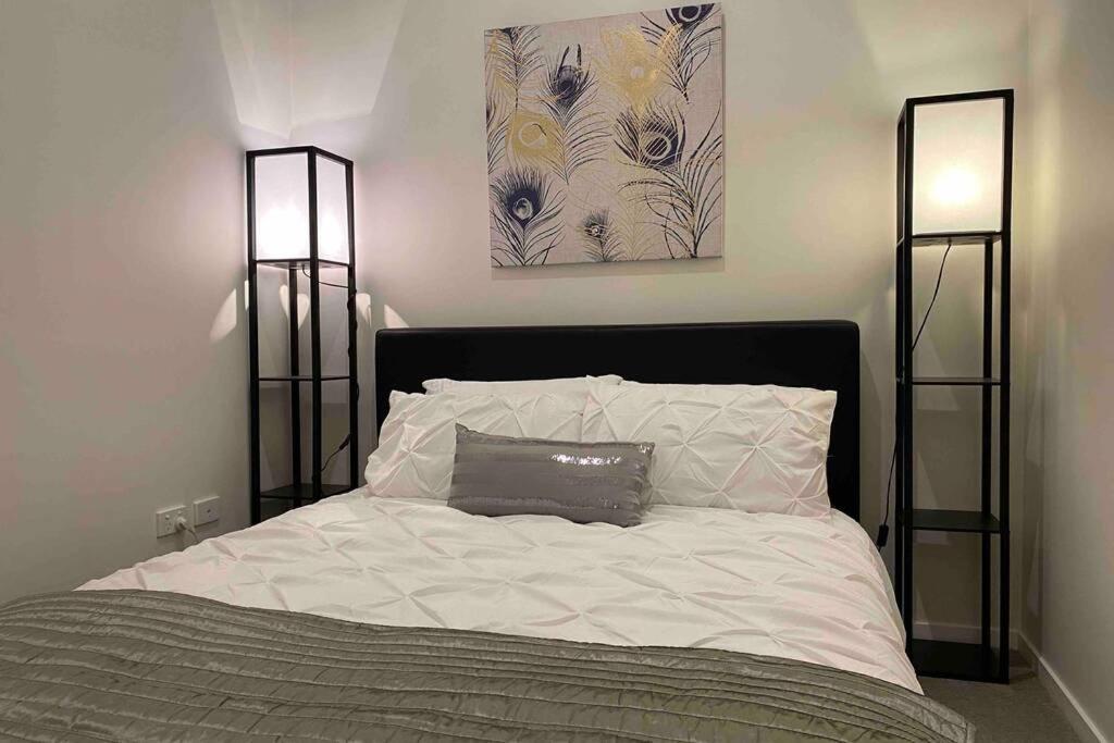 Luxe 2Br Executive Apartment Kingston Pool Parking Wifi Bbq Wine Екстериор снимка