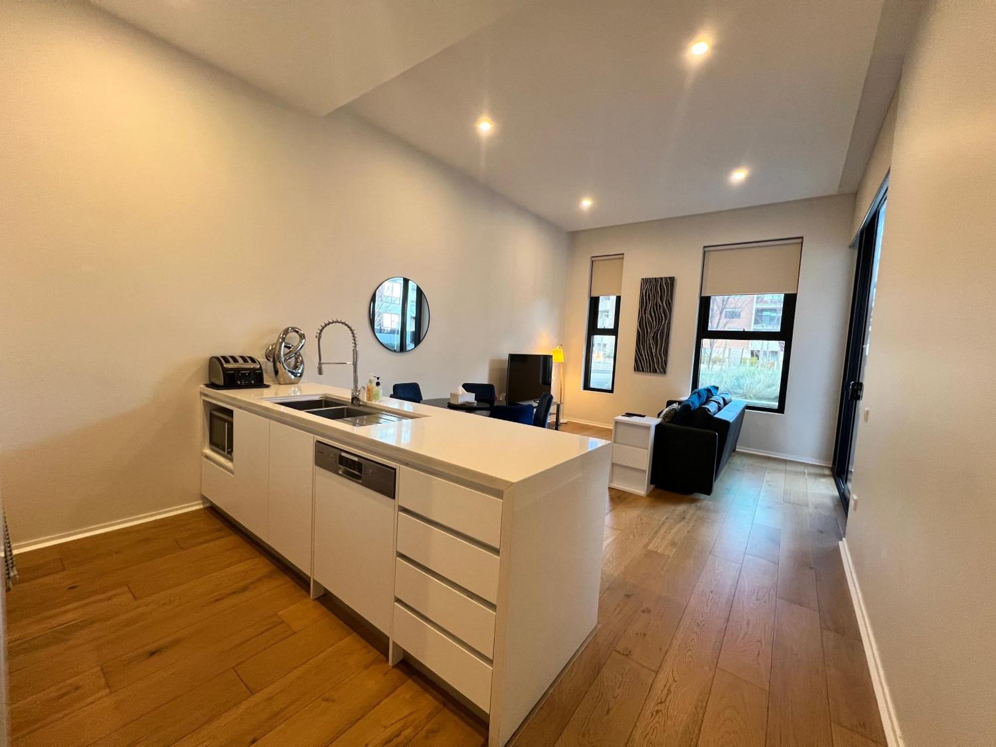 Luxe 2Br Executive Apartment Kingston Pool Parking Wifi Bbq Wine Екстериор снимка